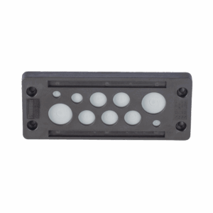 Pasacable de 10 Orificios de Marco Rectangular, IP65, 4.41" X 1.42", para Cables no Terminados, Color Negro.
